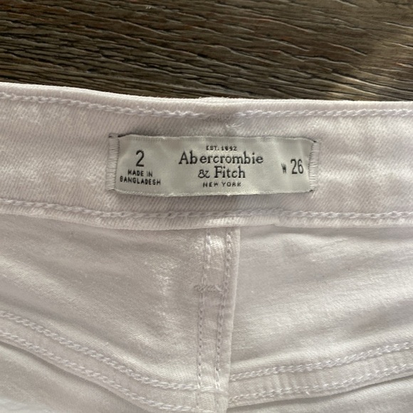 Abercrombie and Fitch women’s white Denim Shortie  Shorts | Size 26/2 - Picture 2 of 8